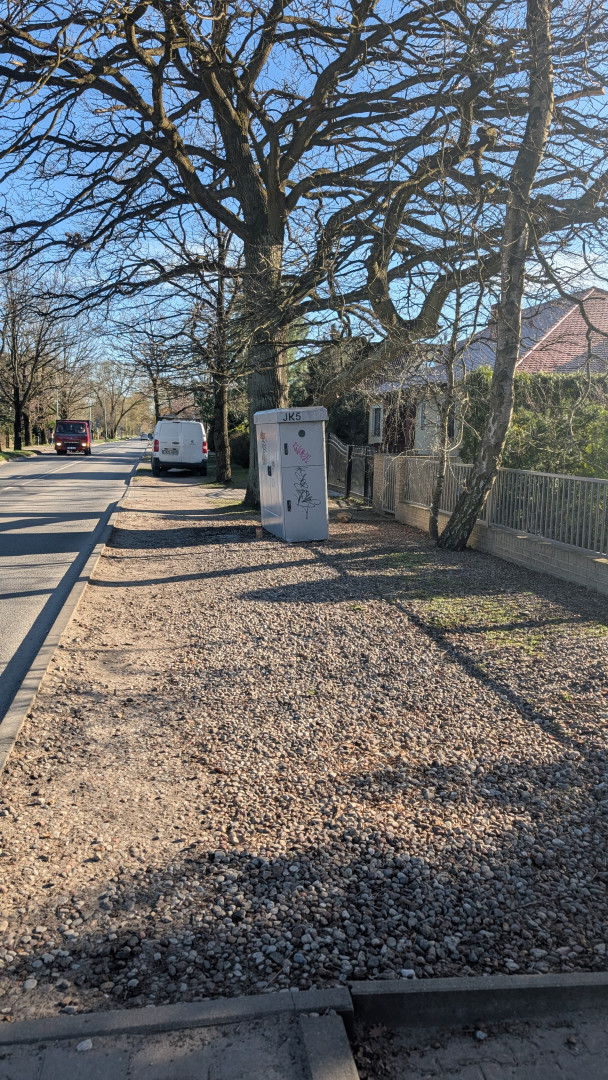 środkowa część brakującego chodnika